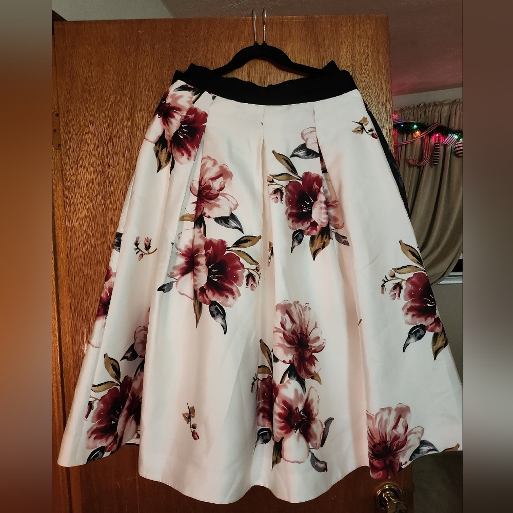 White House Black Market Floral A-Line Skirt - Cream and Red